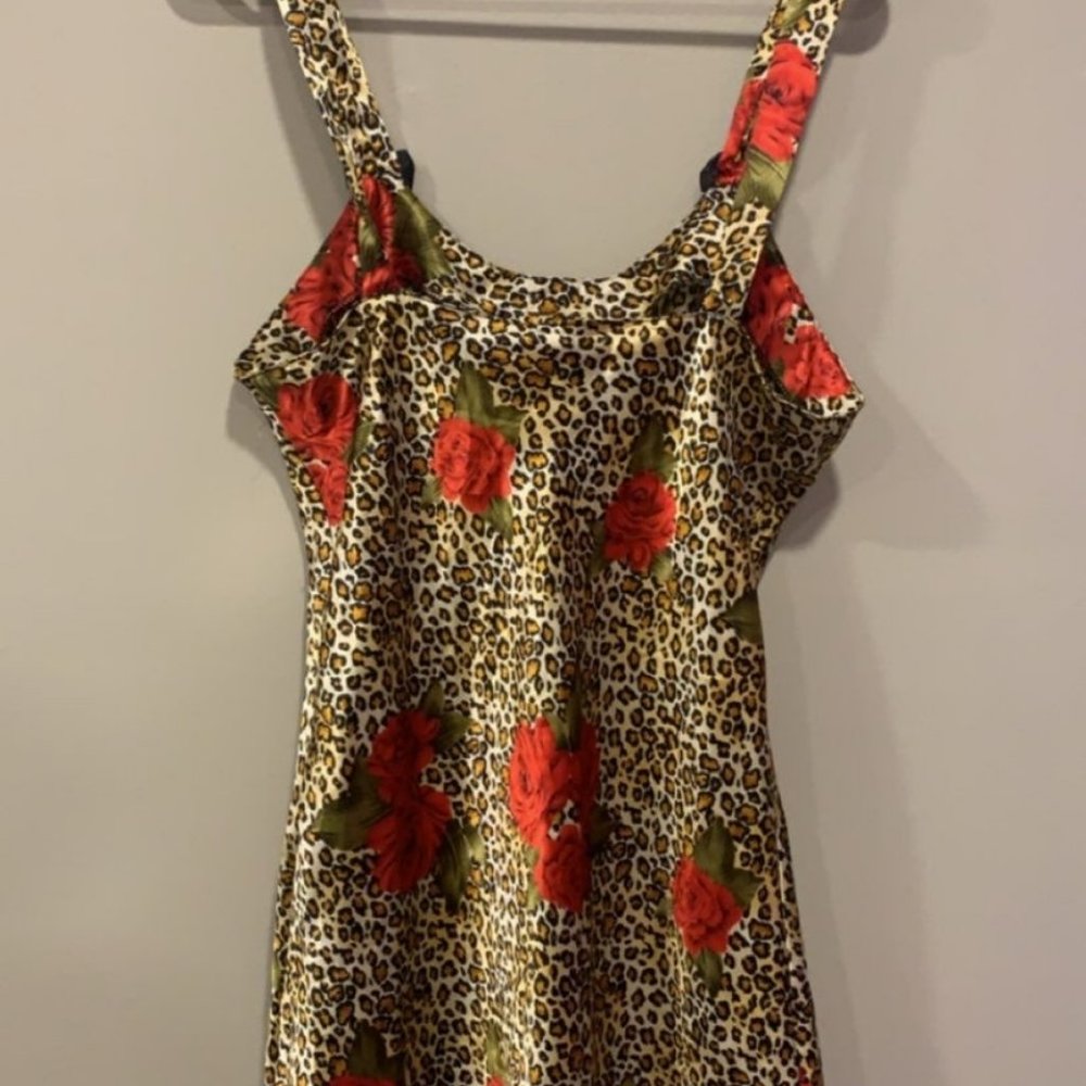 Robe - Picture 4 of 6